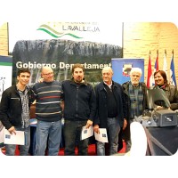 Los premiados Leonardo Cabrera, Miguel Motta, Rodolfo Santullo y Pedro Giudice, junto a Gustavo Guadalupe y Cecilia Manzione